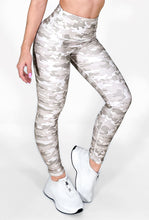 Cargar imagen en el visor de la galería, Arena Militar - NUEVO | Leggin Anti-Celulitis, Anti-Fluidos Con Cintura Alta & Horma Ideal Leggins RBJ Leggins