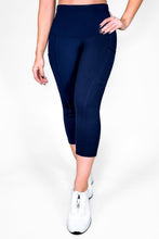 Cargar imagen en el visor de la galería, Capri Azul Navy Mate | Capri Con Bolsillo Anti-Celulitis, Anti-Fluidos Con Cintura Alta & Horma Ideal Leggins RBJ Leggins
