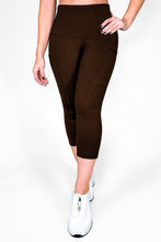 Cargar imagen en el visor de la galería, Capri Cafe Oscuro Mate | Capri Con Bolsillo Anti-Celulitis, Anti-Fluidos Con Cintura Alta & Horma Ideal Leggins RBJ Leggins