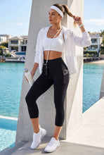 Cargar imagen en el visor de la galería, Capri Negro Mate | Leggin Corto Con Bolsillos Anti-Celulitis, Anti-Fluidos Con Pretina Alta & Horma Ideal Leggins RBJ Leggins