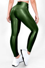 Cargar imagen en el visor de la galería, Verde Militar - NUEVO | Leggin Efecto Cuero, Anti-Celulitis, Anti-Fluidos Con Cintura Alta & Horma Ideal Leggins RBJ Leggins