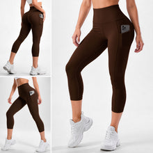 Cargar imagen en el visor de la galería, Capri Cafe Oscuro Mate | Leggin Corto Con Bolsillo Anti-Celulitis, Anti-Fluidos Con Pretina Alta &amp; Horma Ideal Leggins RBJ Leggins Capri Cafe Oscuro Mate S - M 
