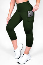 Cargar imagen en el visor de la galería, Capri Verde Oscuro Mate | Capri Con Bolsillo Anti-Celulitis, Anti-Fluidos Con Cintura Alta &amp; Horma Ideal Leggins RBJ Leggins 
