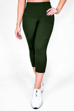 Cargar imagen en el visor de la galería, Capri Verde Oscuro Mate | Capri Con Bolsillo Anti-Celulitis, Anti-Fluidos Con Cintura Alta &amp; Horma Ideal Leggins RBJ Leggins 
