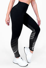 Cargar imagen en el visor de la galería, Conjunto Elite Royal Black • Tres Piezas | Leggins Royal Black + Camiseta Active Fit Blanca + Top Grecia Blanco Leggins RBJ Leggins 
