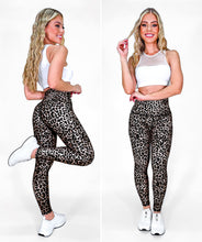 Cargar imagen en el visor de la galería, Conjunto Elite Silvestre Deluxe • Dos Piezas | Leggins Silvestre Deluxe + Top París Blanco Leggins RBJ Leggins 
