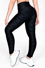 Cargar imagen en el visor de la galería, Perla Negra - NUEVO | Leggin Texturizado Anti-Celulitis, Anti-Fluidos Con Cintura Alta &amp; Horma Ideal Leggins RBJ Leggins 
